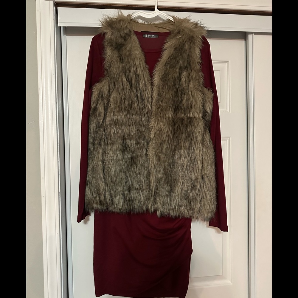 Womens super cute boutique maroon dress with Escalier fur vest size size 2